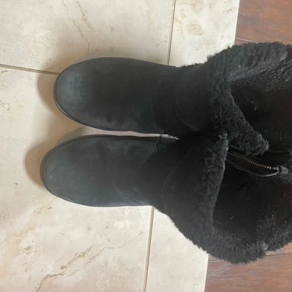 UGG. Black boots. Size 8. - Picture 3 of 11